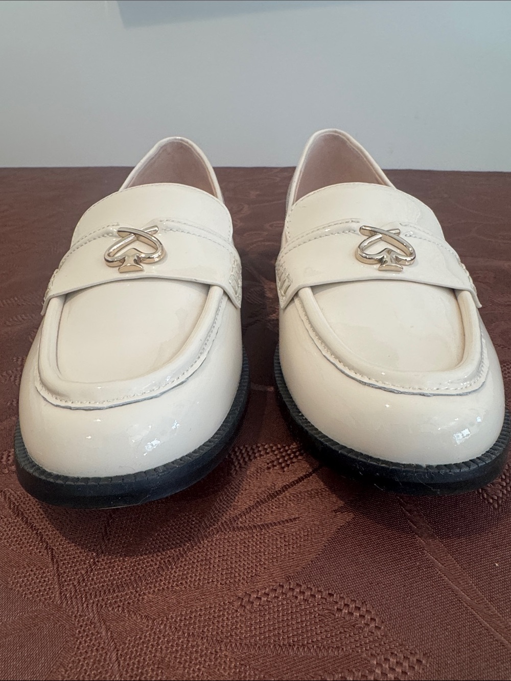 ♠️kate spade Cream Patent Leather Loafers Logo Accent. Ladies 8 - Picture 4 of 14